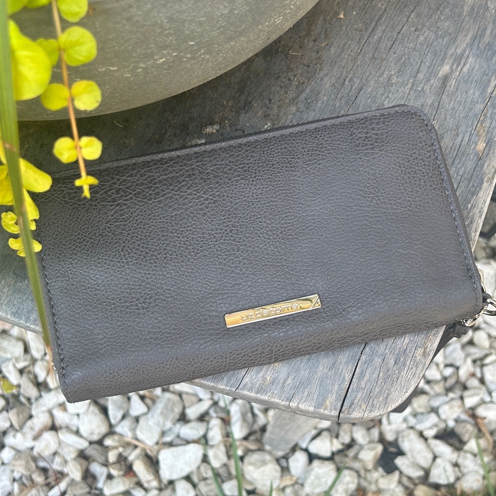Liz Claiborne Gray Wristlet